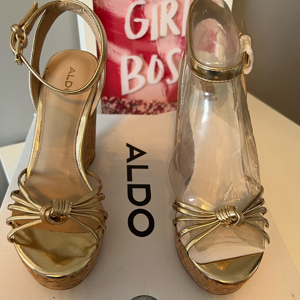 NEW ALDO WEDGES💛
